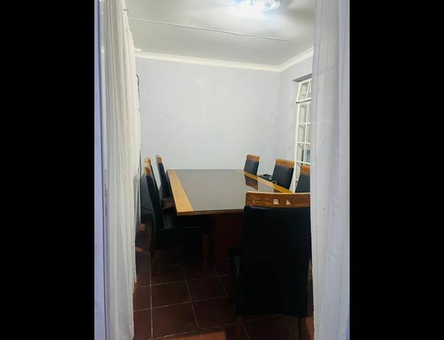 3 BEDROOM TOWNHOUSE FOR SALE IN CASTLEVIEW
